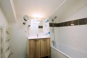 Wifi, ski-in/ski-out & foot of the slopes, fitness, swimming pool, terrace, balcony, tv, ski locker - Image 4