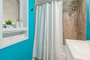Charming Remodeled 3-BR Bungalow near Attractions - Image 5