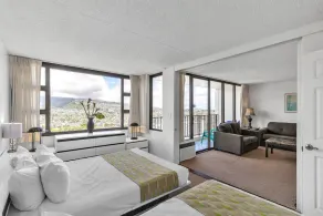 21st Floor Condo With View of Ko'olau Mountains and the Ala Wai Canal condo - Image 4
