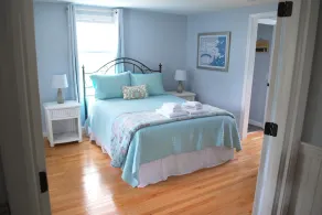 Walk to Beach - Renovated Cape Cod Ranch - 3 Bed w/ Game Room, Central AC & WiFi - Image 5