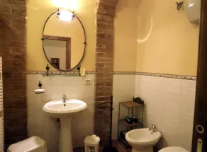 GUFO: Fredelig lejlighed tæt på Toscana's bedste skatte, 1 km fra butikkerne - Image 2