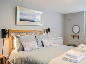 A unique cottage in a fabulous seaside village. - Image 3