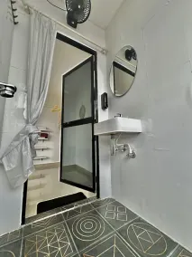 Airy Suite  Studio Penthouse  Beach 10 mins walk - Image 3