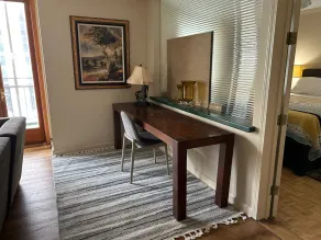 Nyrenoverat lägenhet !! Professionellt designade höghus i hjärtat av centrum! - Image 3