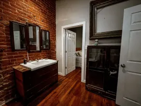 Downtown loft apartment with excellent views, furnishings and location on square - Image 3