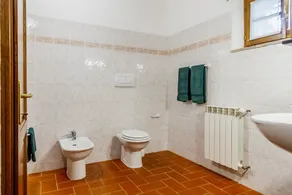 Apartamento vacacional \"Casa Le Basse - Vetulonia\" con terraza privada, jardín compartido y Wi-Fi - Image 2