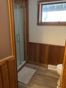 Picturesque Cabin in the Woods - Image 3