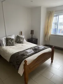 2 en-suite bedrooms Flat  in Kidlington ,oxford - Image 5