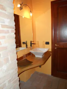 Private house on a farm - Image 2
