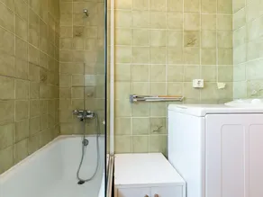 Bright apartment 50m from beach with parking - Image 3