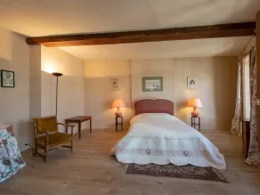 Cozy City Cottage with Garden, Fireplace & Ping-Pong near Bellegarde Château - Image 5