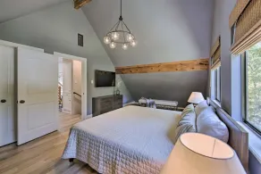 Trinity River Cabin, 20 Acres, Stocked Fishing Pond, Views of the Trinity River. - Image 5