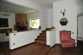 Villa surrounded by greenery - Image 2