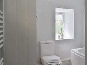 1 bedroom accommodation in Hathersage - Image 3