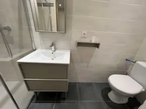 stort hus med have og pool - Image 3