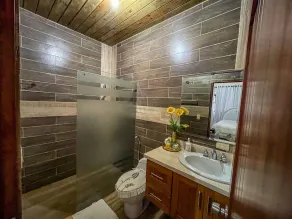 Beautiful Villa with heated Picuzzi and views of the mountains. - Image 2