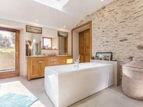 Spacious family lodge with natural pool, near Nantes - Image 4