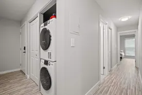 Peaceful & Trendy Unit Near Attractions - Image 2