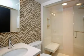 Cottonwoods Unit 1F, Stylish Condo with Excellent West End Location, Wood-Burning Fireplace - Image 2
