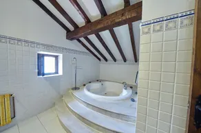 Home in Oreña · 8 bedrooms · 11 beds · 8 baths - Image 5