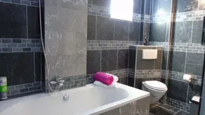 4 min. drive to the beach! Spacious cozy family holiday home - Image 5