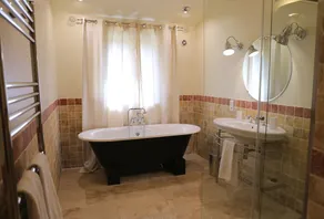 Exceptional house in the heart of the village of Gordes - Image 3