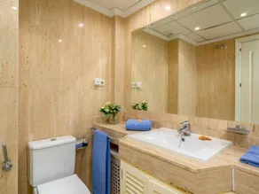 Apartamento en Los Patios de Santa Maria Golf - Image 4