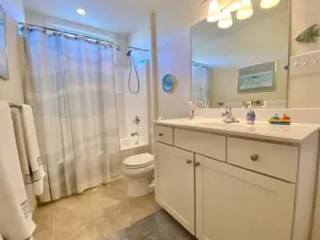 Spacious 5-Bedroom Beach House – Ideal for Families, Walk to Ocean & Downtown - Image 5