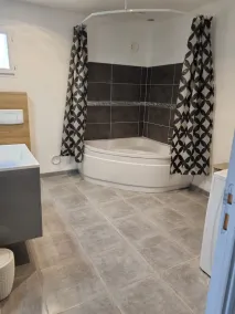 Bas de Maison climatisée  3 chambre 6 couchages avec piscine pour 6 personnes - Image 3