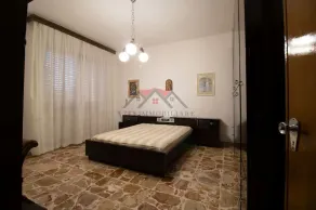 2-bedroom apartment in classical Tuscan style - Image 4