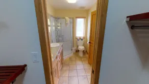 Ceci est une maison de haute technologie nouvellement construite qui propose 3 chambres et 2. 5 salles de bains, 10 couchages. Troisième chambre - Image 5