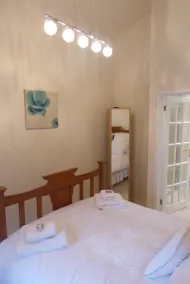 Detached luxurious 1 bed annexe, less than 5 mins walk into Milford on Sea - Image 3