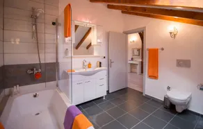 5 Bedrooms, heated pool, pool table, table tennis, bbq & wifi. - Image 4