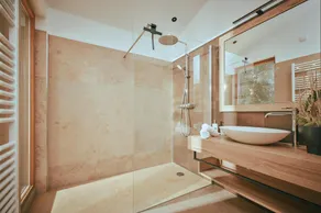 Beach cottage with a hot tub - Image 4