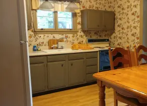 RARE FIND! Guest House in downtown Village of Put-in-Bay! - Image 5