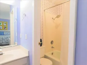 G2 great extra glassed in dining area 3bed 2 5 bath very nice glassed in porch close to clubhouse - Image 3