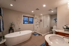 3BR, 4Bath Dream Home: sauna, hot tub, pool. Explore Boston in Style! (STR-26-3) - Image 5