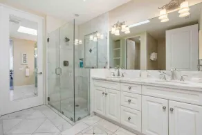 Seastar Luxury Beachfront, Exciting Ocean Views - Image 2