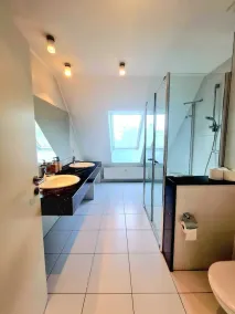 Luxurious 3BR Penthouse w terrace&parking - Image 3