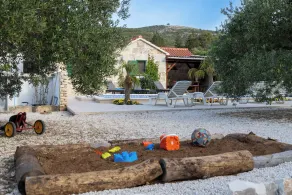 House Irena - Image 2