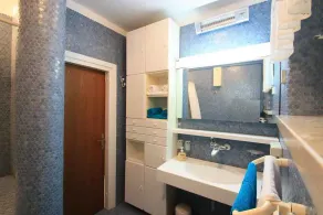 Holiday apartment with a large terrace for sole use - Image 4