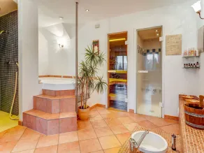 Apartment with wellness oasis - Image 5