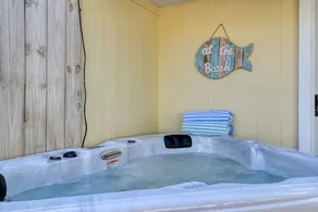 Private Garden, Hot Tub, Fire Pit, Walk to Beach, Minutes to Historic Downtown, $300 in Free Tickets - Image 2