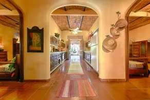 Belle hacienda espagnole climatisée avec une cour et une piscine magnifiques - Image 3