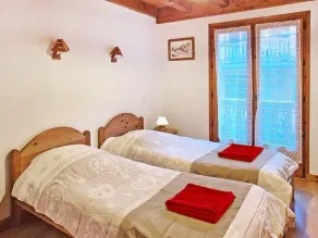 Chalet, 250m from ski slopes, terrace, balcony, fireplace or stove, parking, tv, 150m² - Image 4