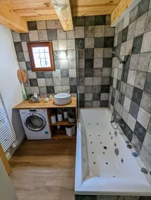 COMFORTABLE CHALET - QUIET AND CLOSE TO EVERYTHING - Image 4