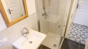 Modernes Reet Gedecktes Ferienhaus für 4 in der Hafenstadt Tönning - Image 3