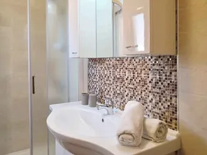 Holiday apartment with balcony and air conditioning - Image 3