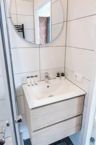 L'appartement dispose de deux chambres luxueusement aménagées. Nouvel appartement de 1 chambres. - Image 3