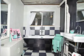 Super Fun Shipping Container Home! Spacious and Stylish! - Image 4